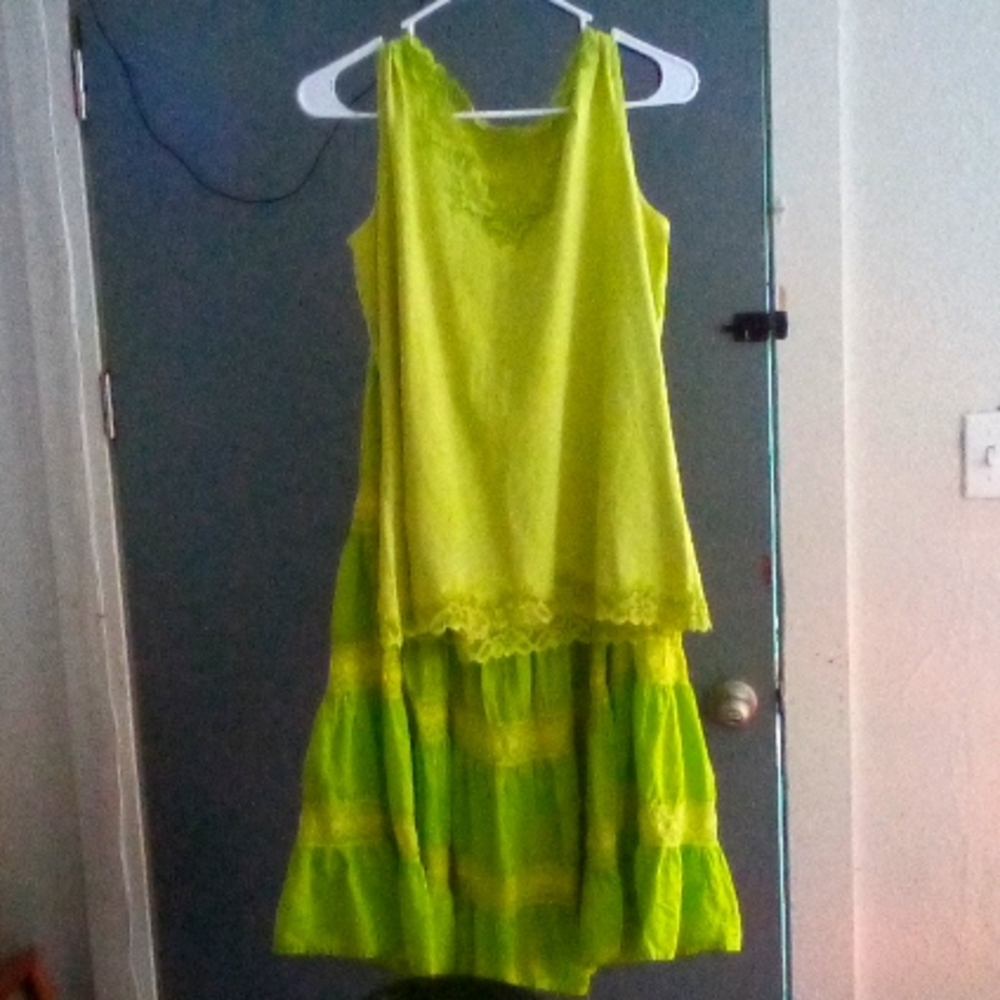Green Tank Top & Skirt w/lace accent..